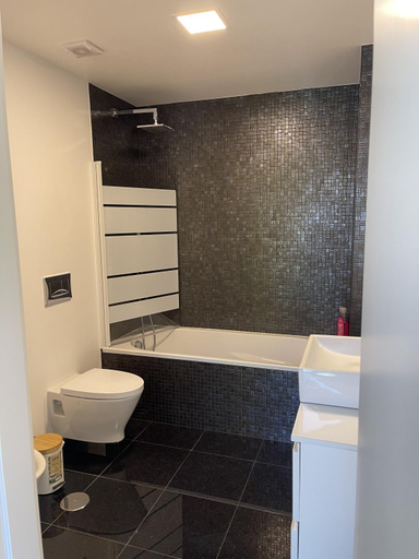 Bathroom 3, Carreira Residence, Funchal