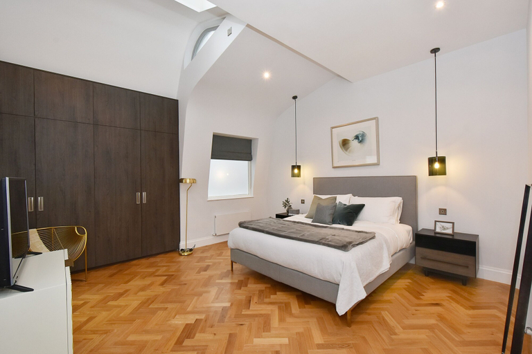 Room 3, Albemarle Elegance II - 37as2, London
