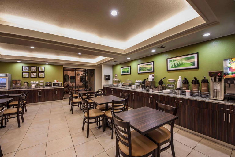 Food & Drinks 5, Sleep Inn & Suites Central/I-44, Tulsa