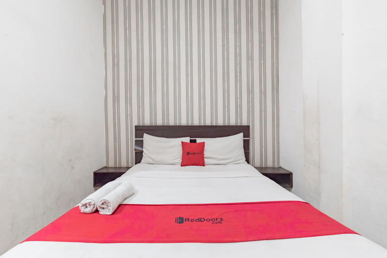 RedDoorz near UIN Sumatera Utara - Tap to explore photos
