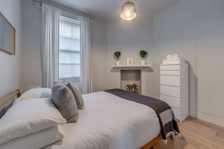 Room 4, The Foxhole - Fitzrovia - by Frankie Says, London