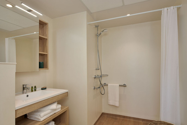 Bathroom 5, Quality Aparthotel Rouen, Seine-Maritime