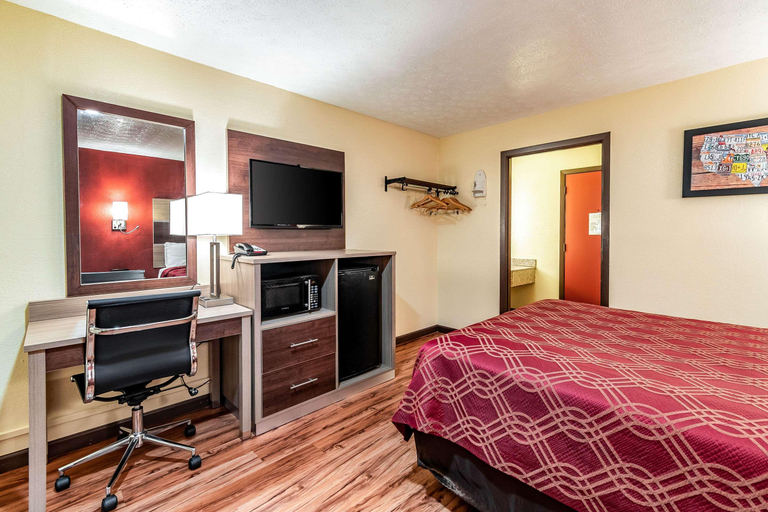 Bedroom 5, Econo Lodge (Worthington), Franklin