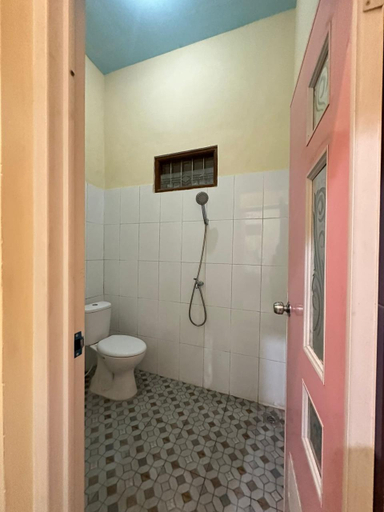 Bathroom 5, Guesthouse Mawar Syariah, Malang