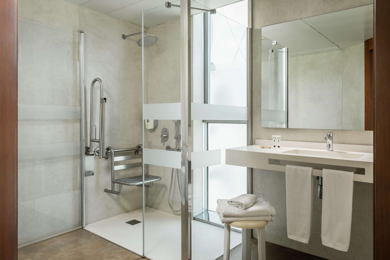 Bathroom 5, ALEGRIA Florida Park, Barcelona