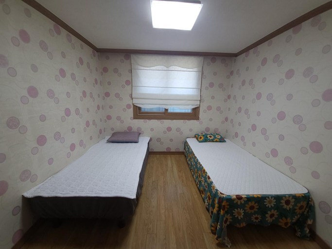 Bedroom 3, Retro Naseong House, Jeonju