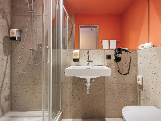Bathroom 5, McDreams Hotel Wuppertal City, Wuppertal