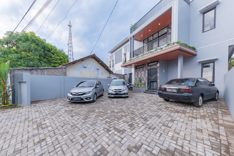 Others 2, RedDoorz near CSB Mall Cirebon, Cirebon