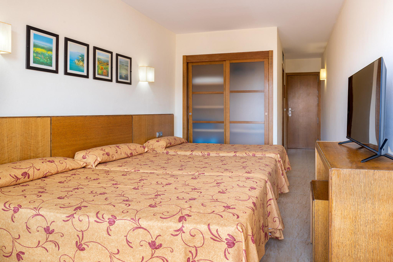 Bedroom 3, Hotel H TOP Palm Beach and SPA, Girona