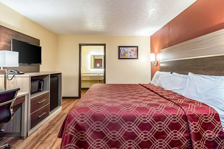 Bedroom 5, Econo Lodge (Worthington), Franklin