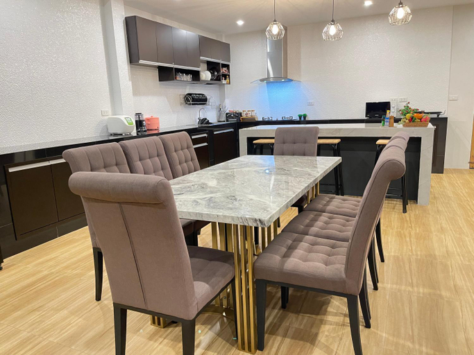 Food & Drinks 3, Spacious Private Villa Modern Style near beach, Thai Mueang