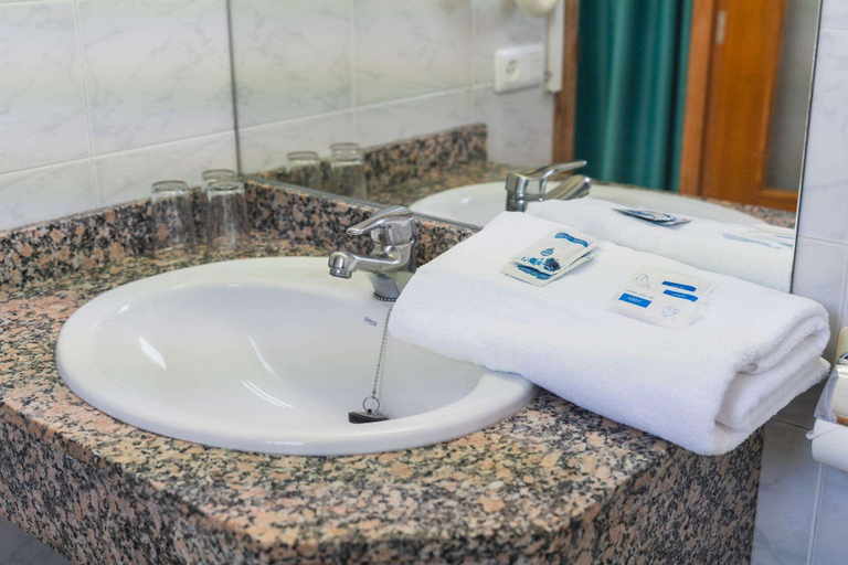 Bathroom 5, Hotel Amic Can Pastilla, Baleares