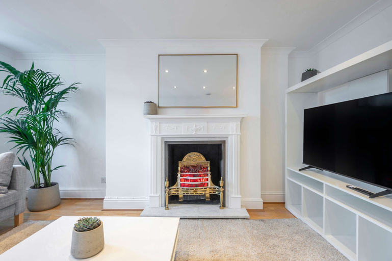 Room 3, Above Beyond - Fitzrovia - by Frankie Says, London