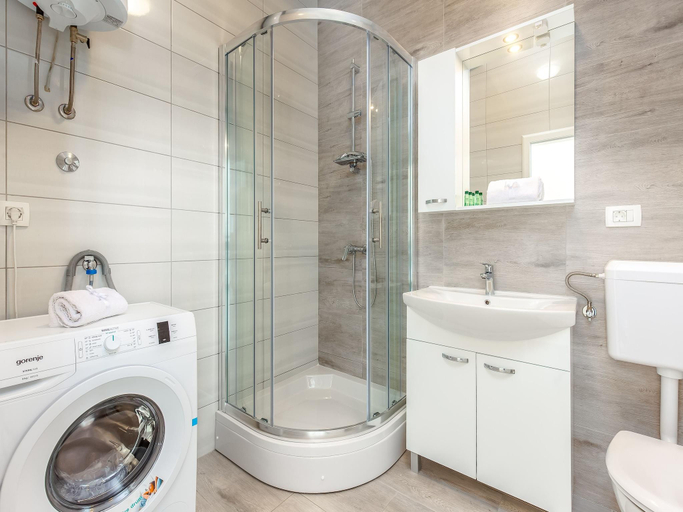Bathroom 3, Apartment with swimming pool near sea, Crikvenica