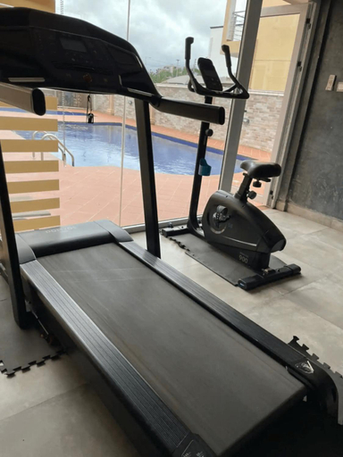 Others 3, Comfy Studio with Pool & Gym!, Accra