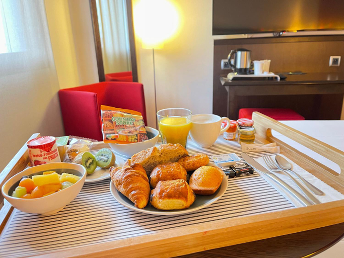Food & Drinks 5, B&B HOTEL Saint-Quentin-en-Yvelines Centre Gare 4 etoiles, Yvelines