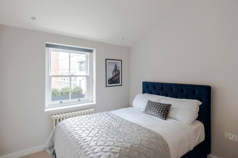 Room 4, The Tranquil Den - Regent s Park - by Frankie Says, London