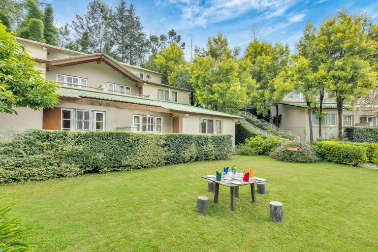 Exterior & Views