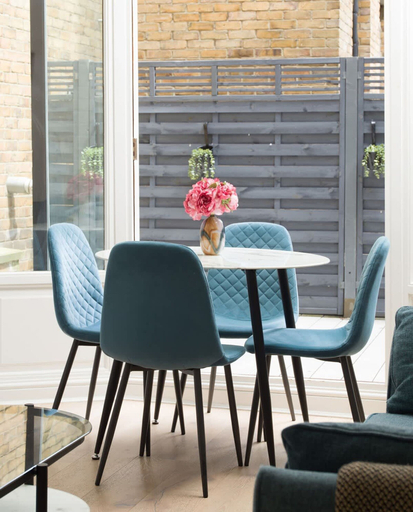 Room 4, West End Drury Lane Modern 3 Bedroom Apt, London