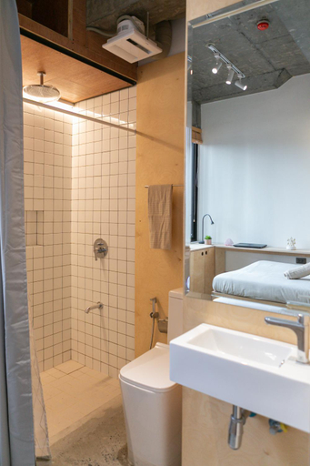 Bathroom 2, HomeBase Apartment Hotel, Pasig City
