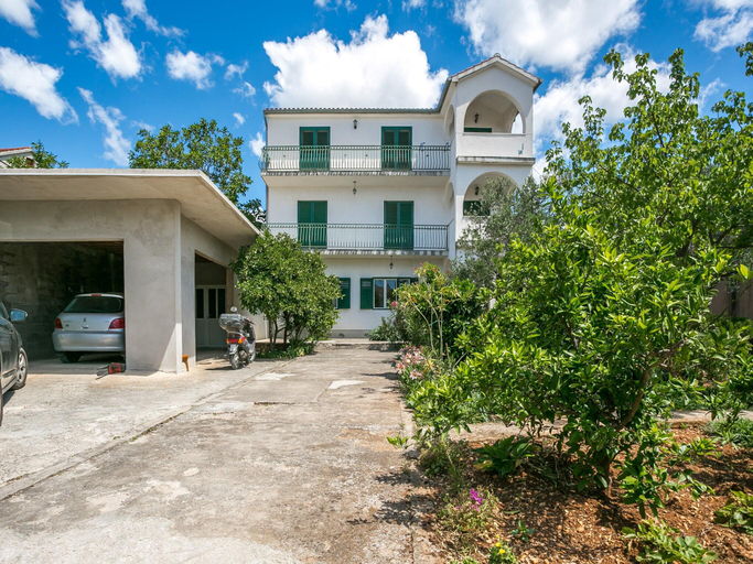 Exterior & Views 1, Simplistic Apartment in Šibenik near Sea Beach, Šibenik