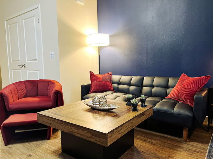 Room 4, Cozy Home W Pool GYM Parking 10 Min to Cedars, Los Angeles