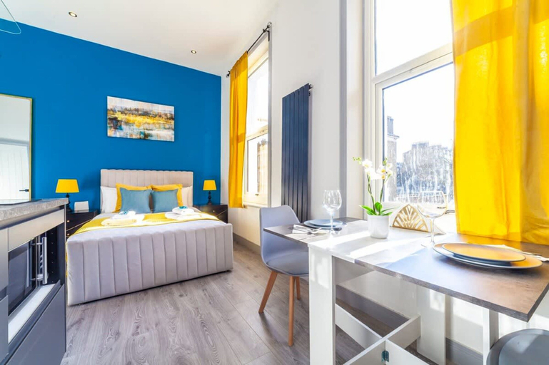 Room 2, Studio 2 - Gorgeous Studio in Earls Court, London