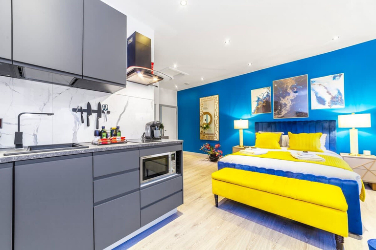 Room 2, Lovely Studio in Earls Court, London