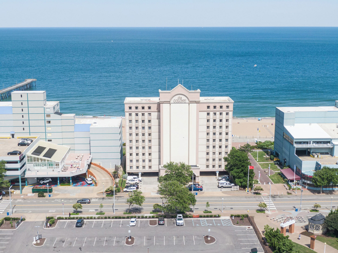 Exterior & Views 2, The Colony at Virginia Beach, Virginia Beach
