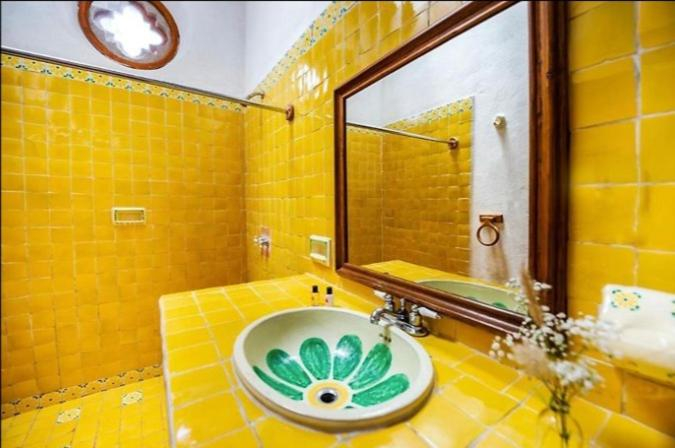 Bathroom 2, Xani Mui, Aculco