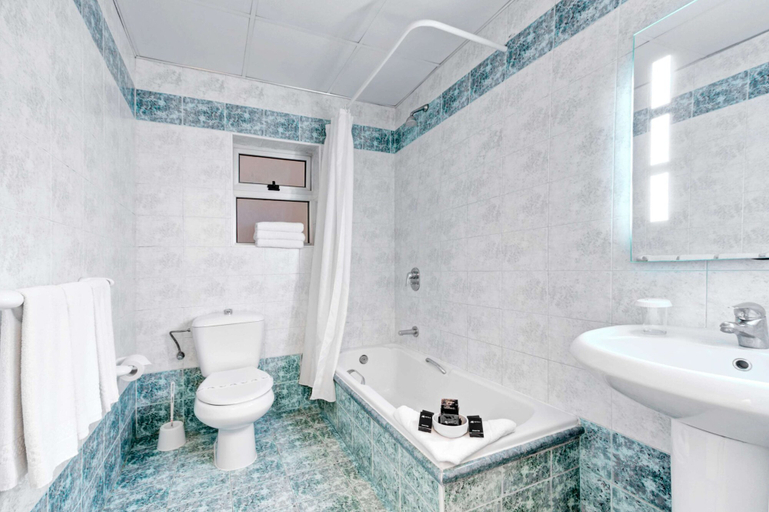 Bathroom 5, AX Sunny Coast Resort & Spa, Saint Paul's Bay