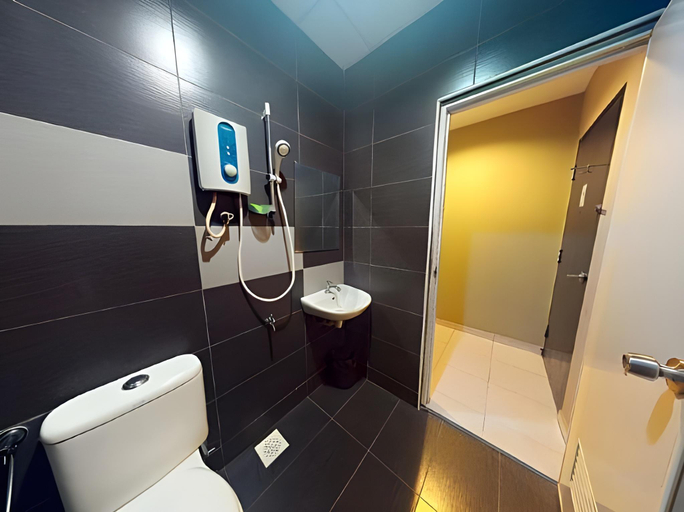 Bathroom 3, Swing & Pillows @ Skudai Johor, Johor Bahru
