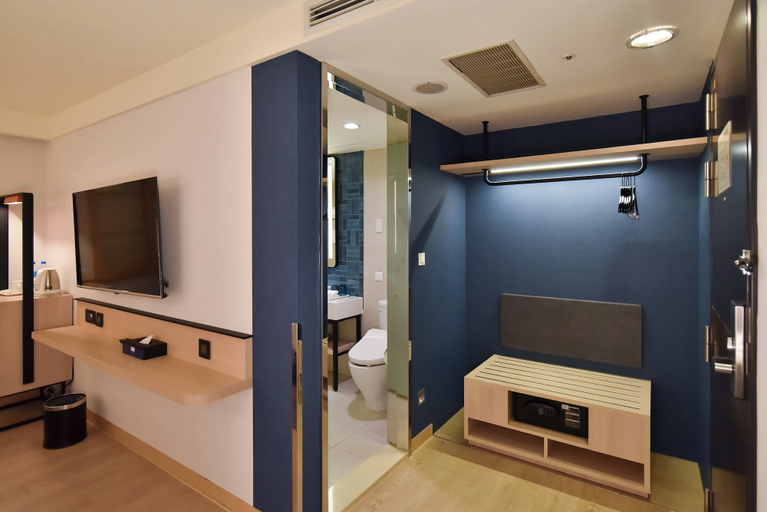 Bathroom 5, Holiday Inn Express TAIPEI TRAIN STATION by IHG, Taipei City