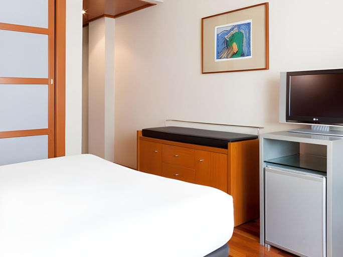 Bedroom 2, B&B HOTEL Ciudad de Lleida, Lleida