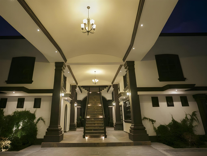 Exterior & Views
