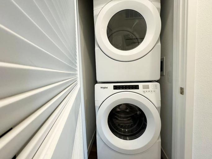 Room 2, Modern London Style in Mid-hollywood Free Parking, Los Angeles