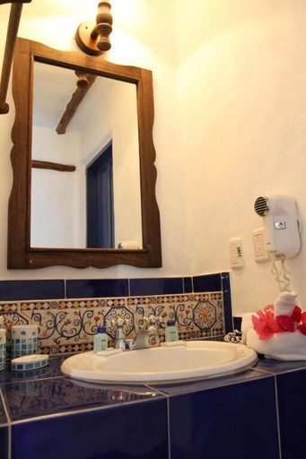 Bathroom 4, Costa Linda Beach, Antolín del Campo