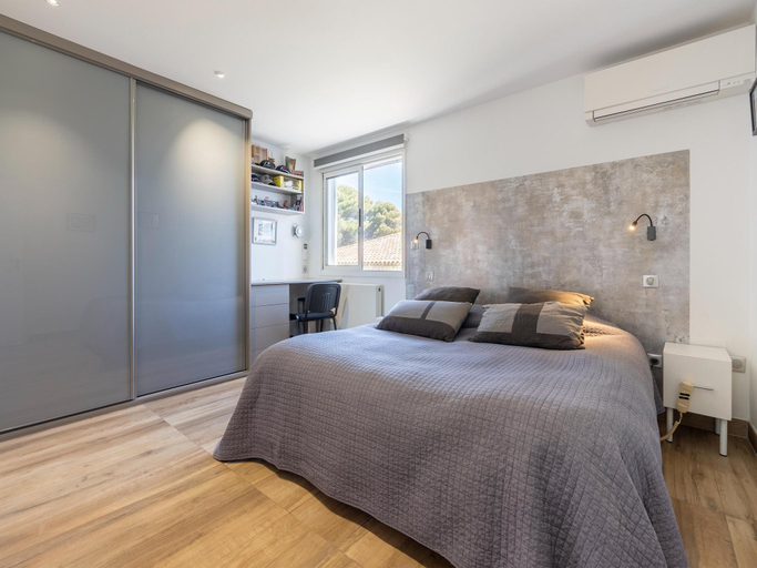 Others 4, Villa with private pool and lagoon views, Hérault