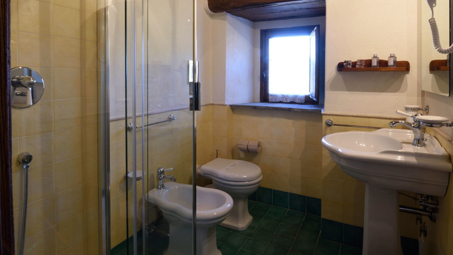 Bathroom 5, Borgotufi Albergo Diffuso, Isernia