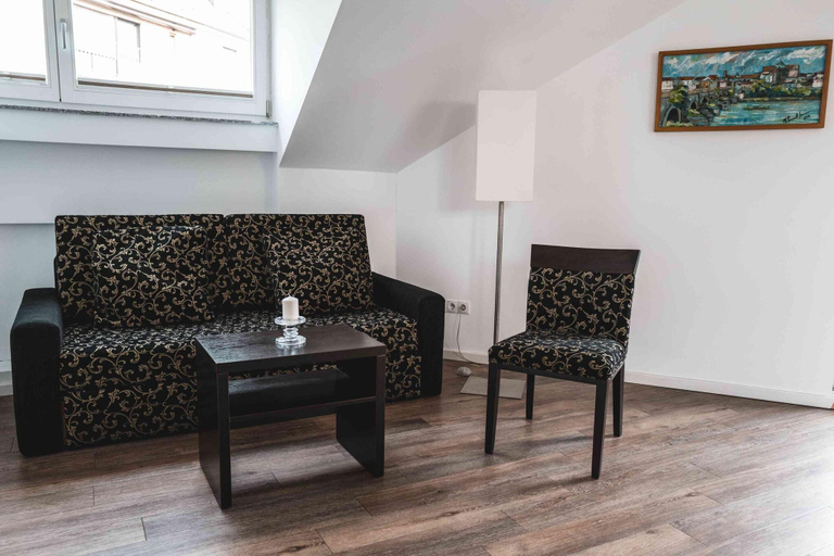 Public Area, Zur Post, Bonn