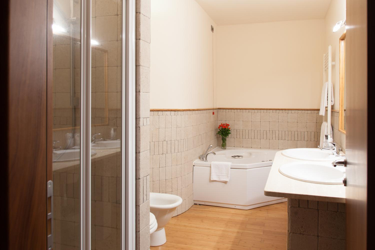 Bathroom 4, Hotel del Parco, Pavia