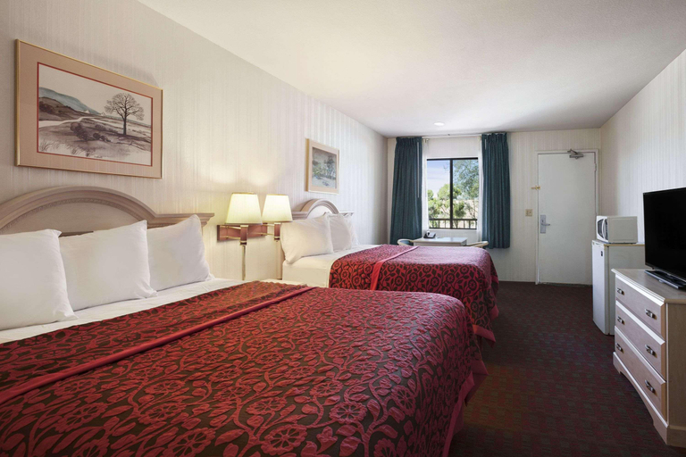 Bedroom 3, Days Inn by Wyndham Gilroy, Santa Clara