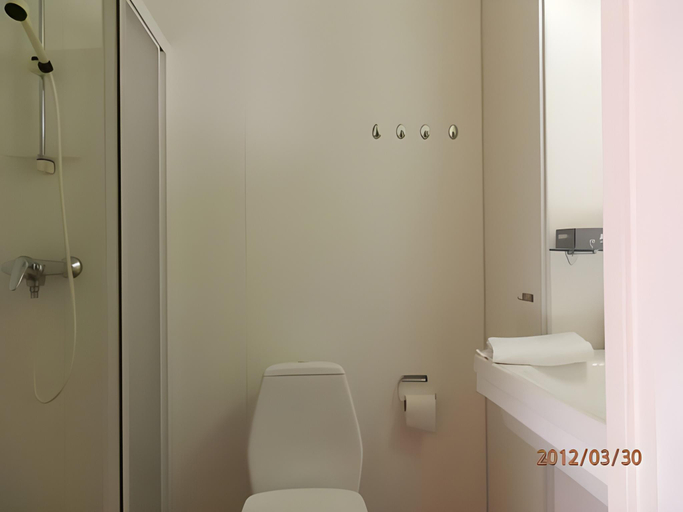 Bathroom 2, Narvik Budget Rooms, Narvik