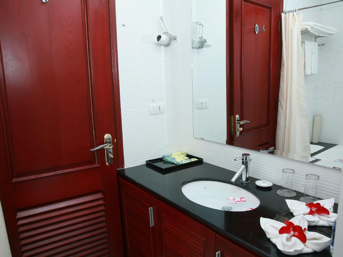 Bathroom 4, Hoa Nam Hotel, Ứng Hoà