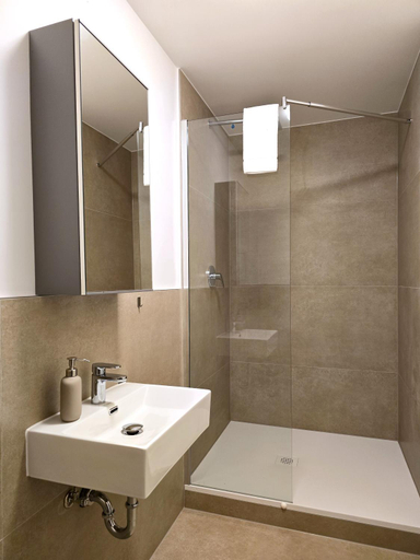 Bathroom 2, Apartments Schwandorf, Schwandorf