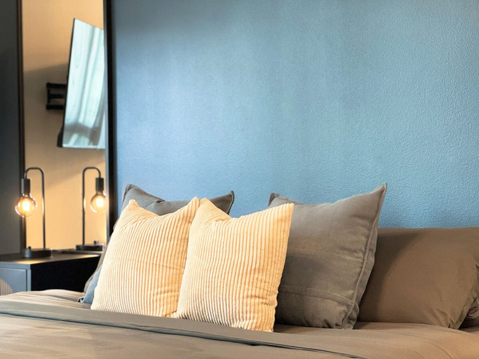 Room 3, Modern London Style in Mid-hollywood Free Parking, Los Angeles