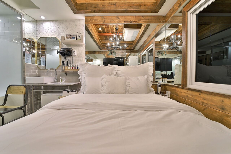 Bedroom 16