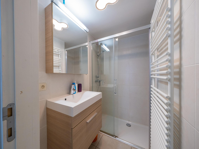 Bathroom 3, Apartment within walking distance of the beach, West-Vlaanderen