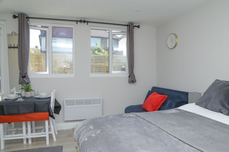 Others 5, Stayzo Crofton Park - Central London Studio, London