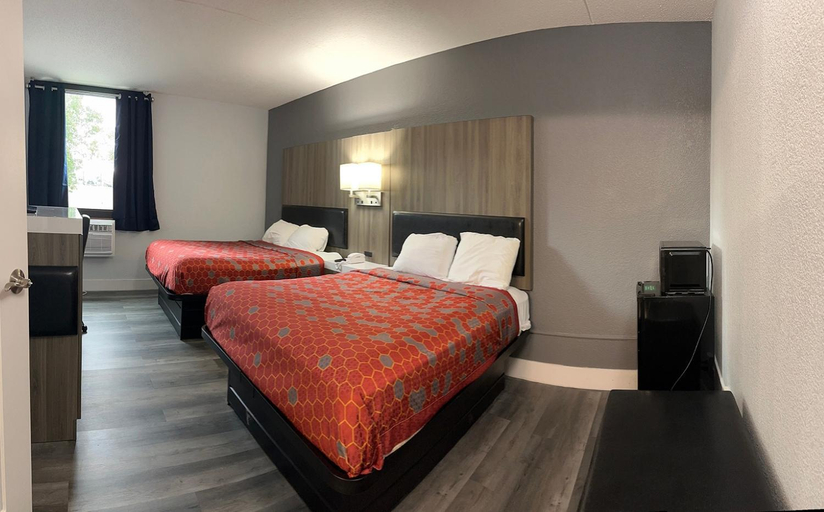 Bedroom, Coratel Inn and Suites By Jasper Roseville, Ramsey